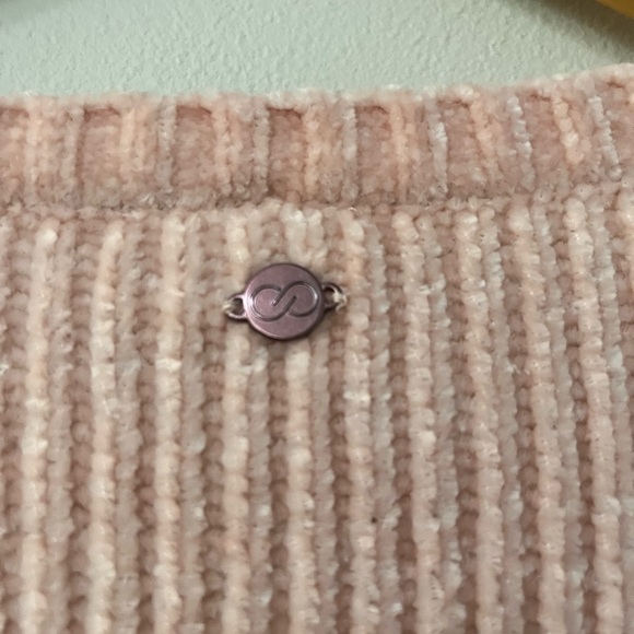 NWOT! Carrie underwood pink sweater size medium - Picture 3 of 6